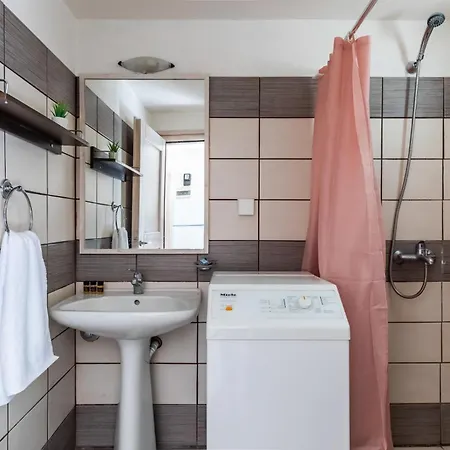 Апартаменты Estia B - & *