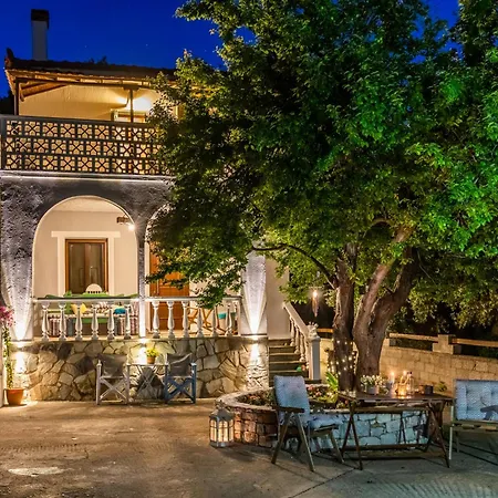 Апартаменты Estia B - &