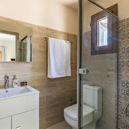 Апартаменты Estia B - & *