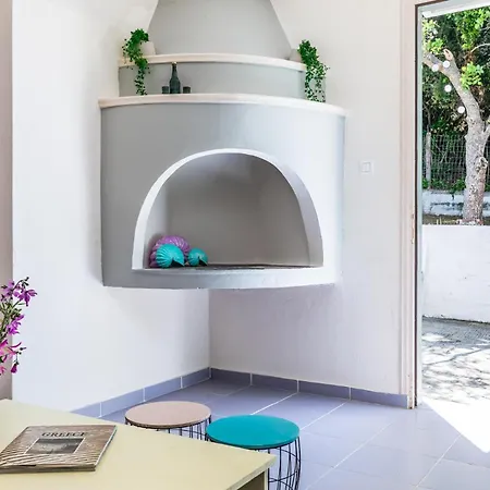 Апартаменты Estia B - &